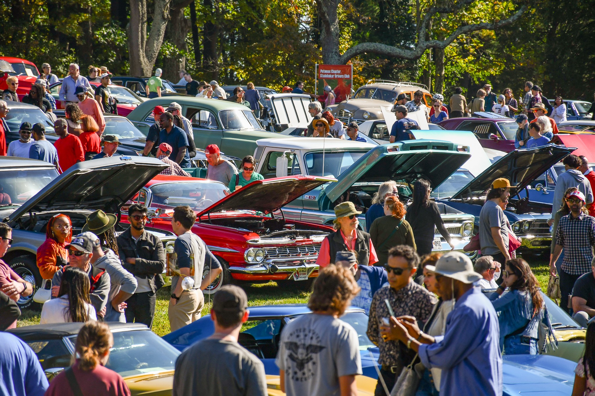 Cars and people at Antique & Classic Car Show